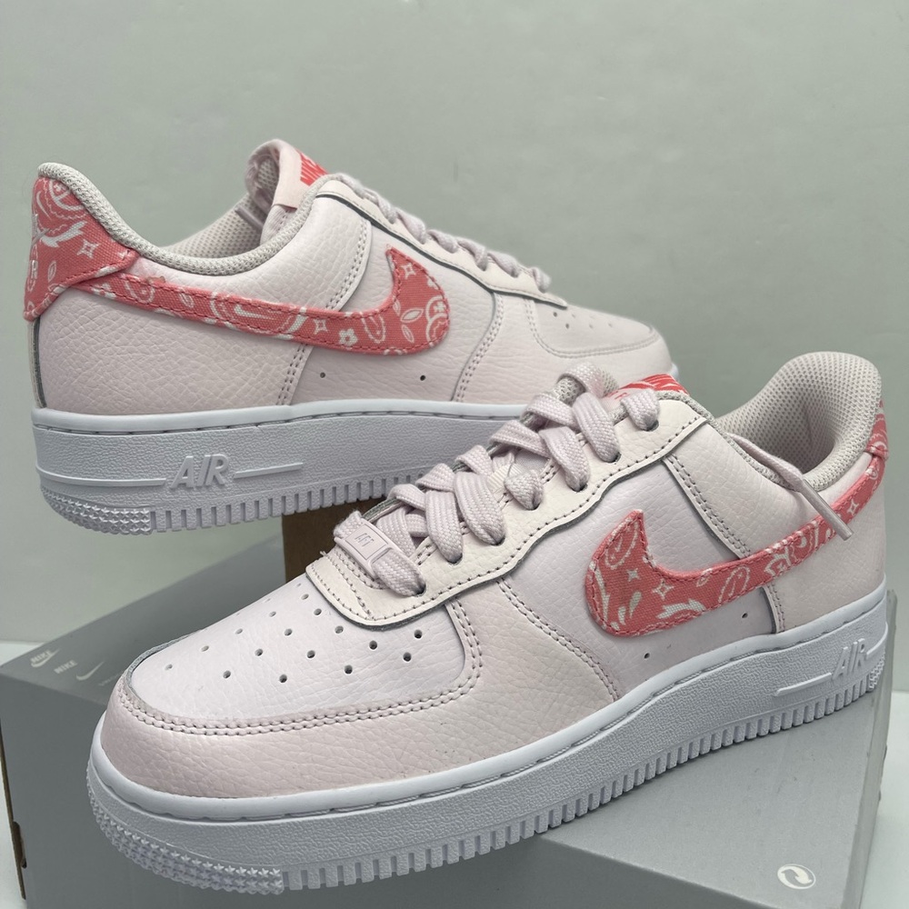 Nike Women W AIR FORCE 1 '07
PEARL PINK/CORAL CHALK-WHITE Pink Platform Sneakers - Picture 7 of 16